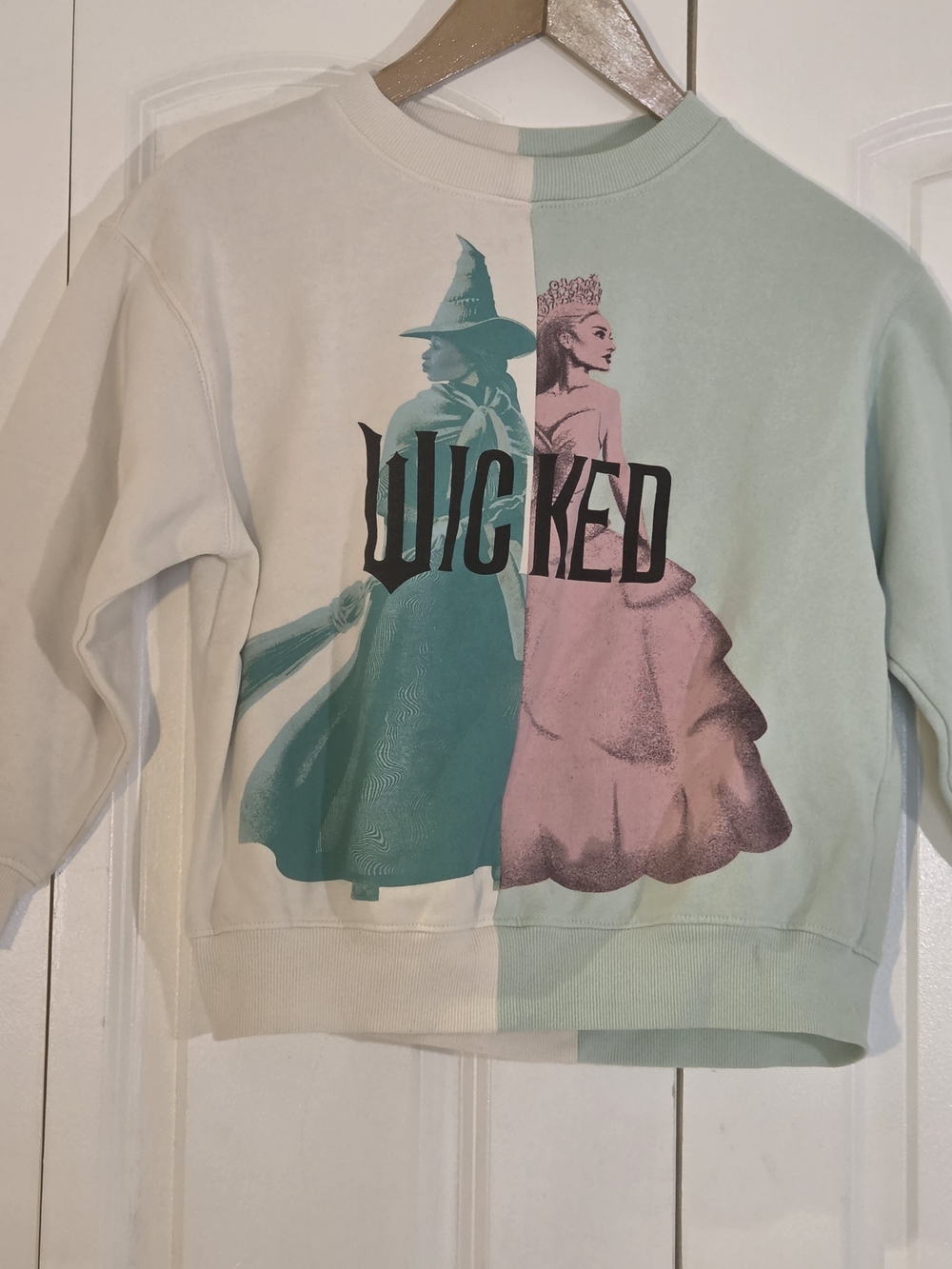 Wicked Girls Size M (7/8) Sweatshirt  Graphic Print Elphaba Glinda Crew Neck